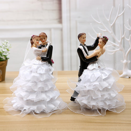 Resin bride and groom wedding cake toppers couple Dancing bride and groom Cake Topper Figurine  for Wedding Decoration Supplies