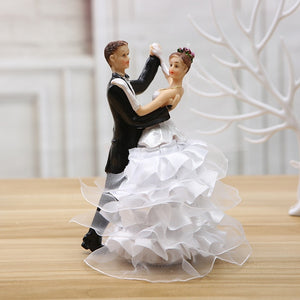 Resin bride and groom wedding cake toppers couple Dancing bride and groom Cake Topper Figurine  for Wedding Decoration Supplies